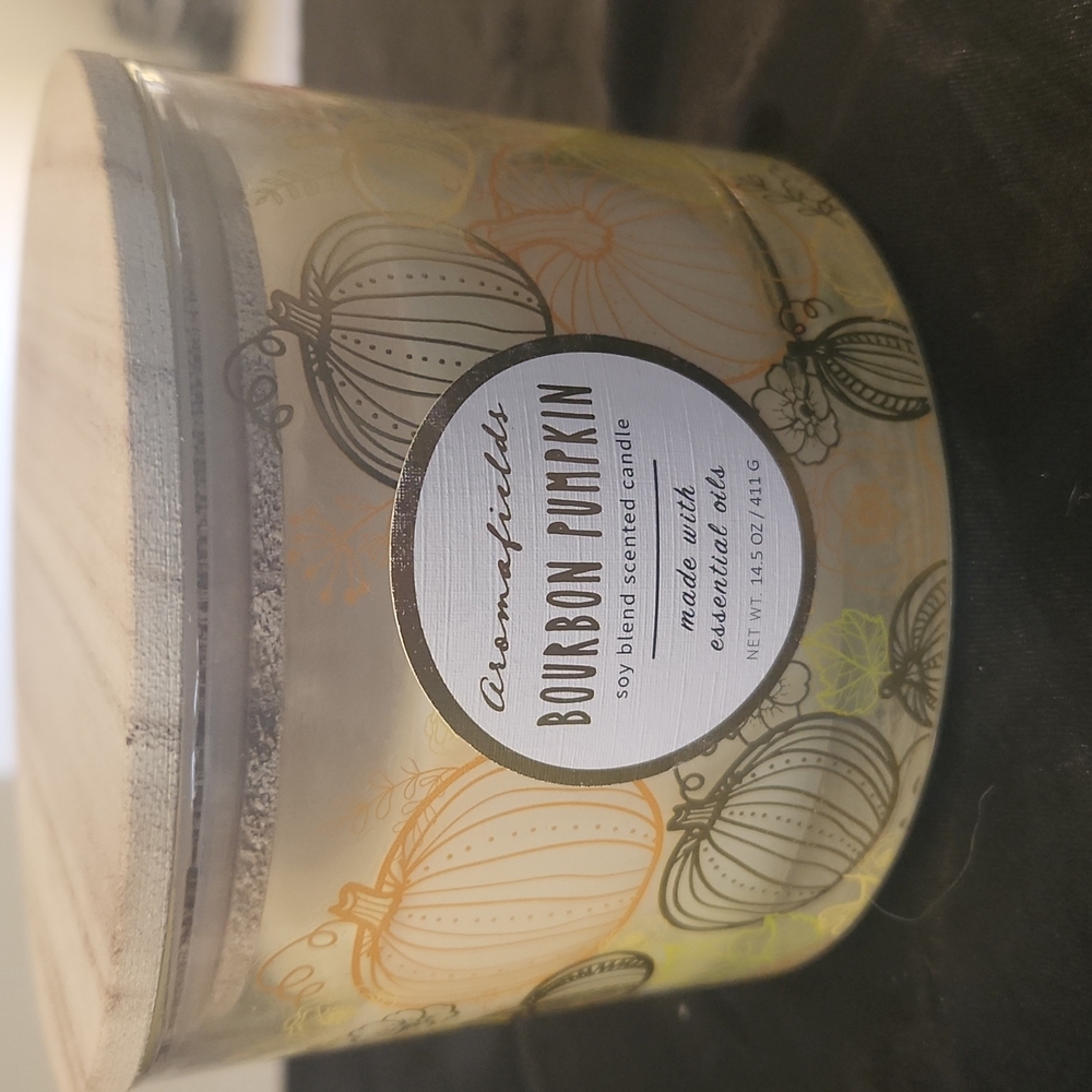 NWT Aromafields Bourbon Pumpkin 🎃  Candle